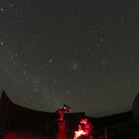 Südliche Milchstraße, Große und kleine Magellansche Wolke über der Fornax-51-Montierung